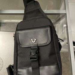 HS LOGO SLING BAG