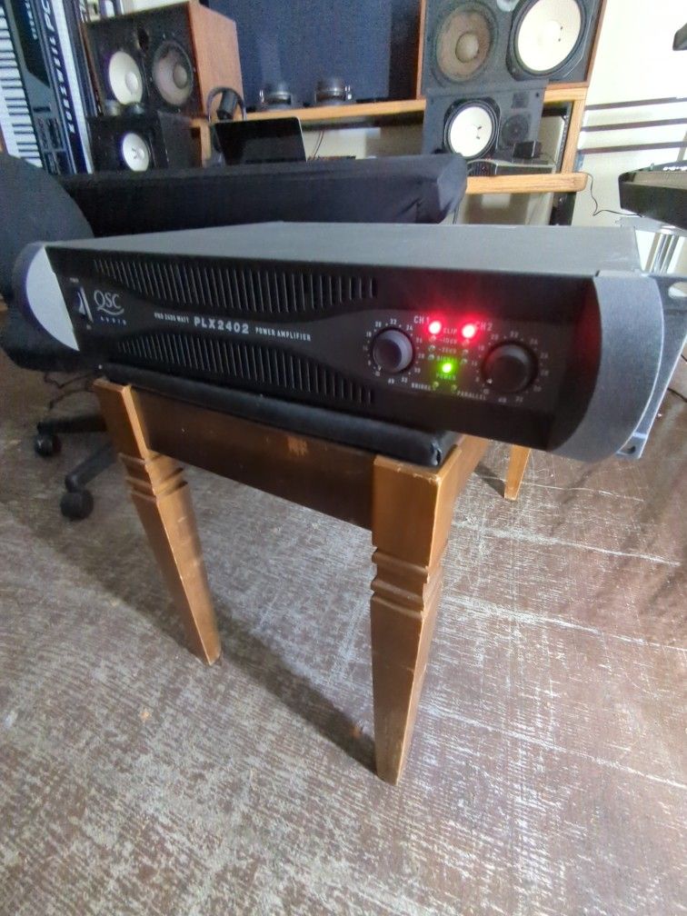 QSC PLX-2402 Power Amplifier