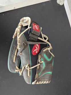 Rawlings softball glove