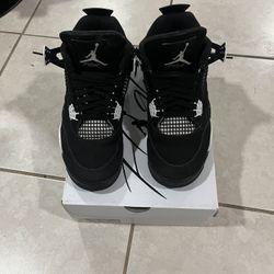 Jordan 4 white thunders