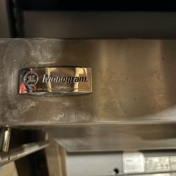 GE MONOGRAM RANGE HOOD
