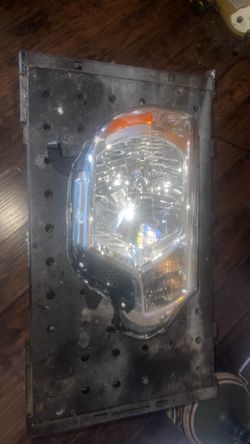 2012 - 2015 Toyota Tacoma Headlights