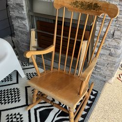 FREE Wood Rocking Chair 