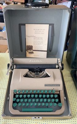 Vintage 1950s Underwood Leader Portable Typewriter w/ Case & Manual
