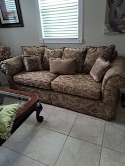 Complete Furniture Set! Wont Last Long!