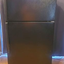 CAN DELIVER & UNLOAD FOR $25...EXCELLENT WORKING WHIRLPOOL REFRIGERATOR