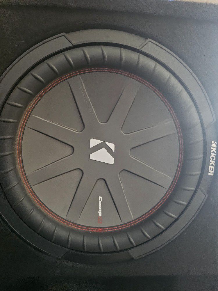 12" Kicker Subwoofers And Amp