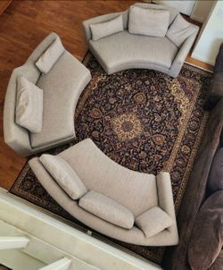 Curved sectional sofa converts to 3 separate sofas Like New!