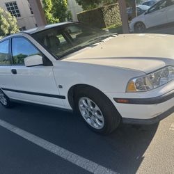 2000 Volvo 4-door Sedan