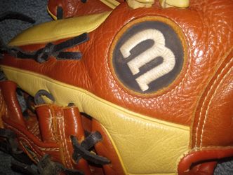 BASEBALL  SOFTBALL HIGH PERFORMANCE GLOVES & BATS only 80 each!betta hurry!