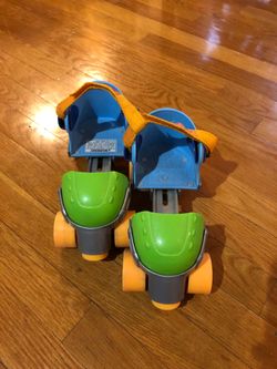 Kids roller skates (adjustable size)
