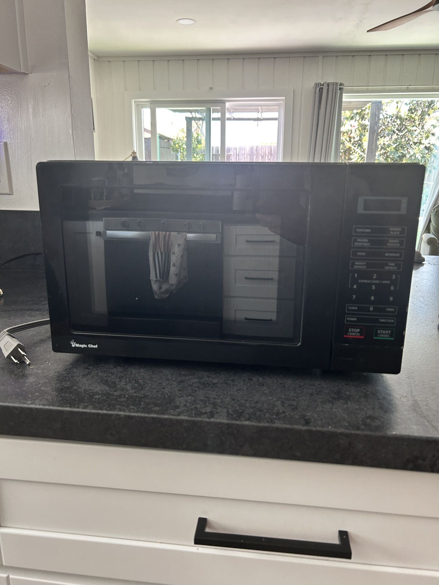 Magic chef MICROWAVE Barely Used 