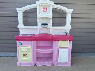 Step 2 Kids Toy Kitchen