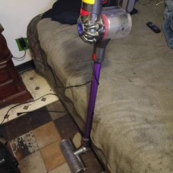 DYSON V8 ANIMAL CORDLESS STICK VACUUM 