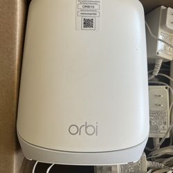 Orbi 10 router and WiFi booster