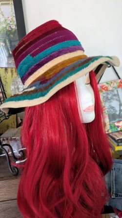 VINTAGE LONDON ENGLAND COLORFUL BEAUTIFUL GIFT/PRESENT BERMONA BOUTIQUE HAT RARE
