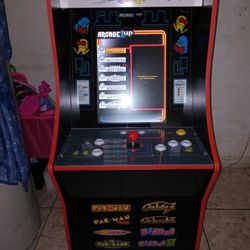 ARCADE 1 UP PAC MAN MACHINE.