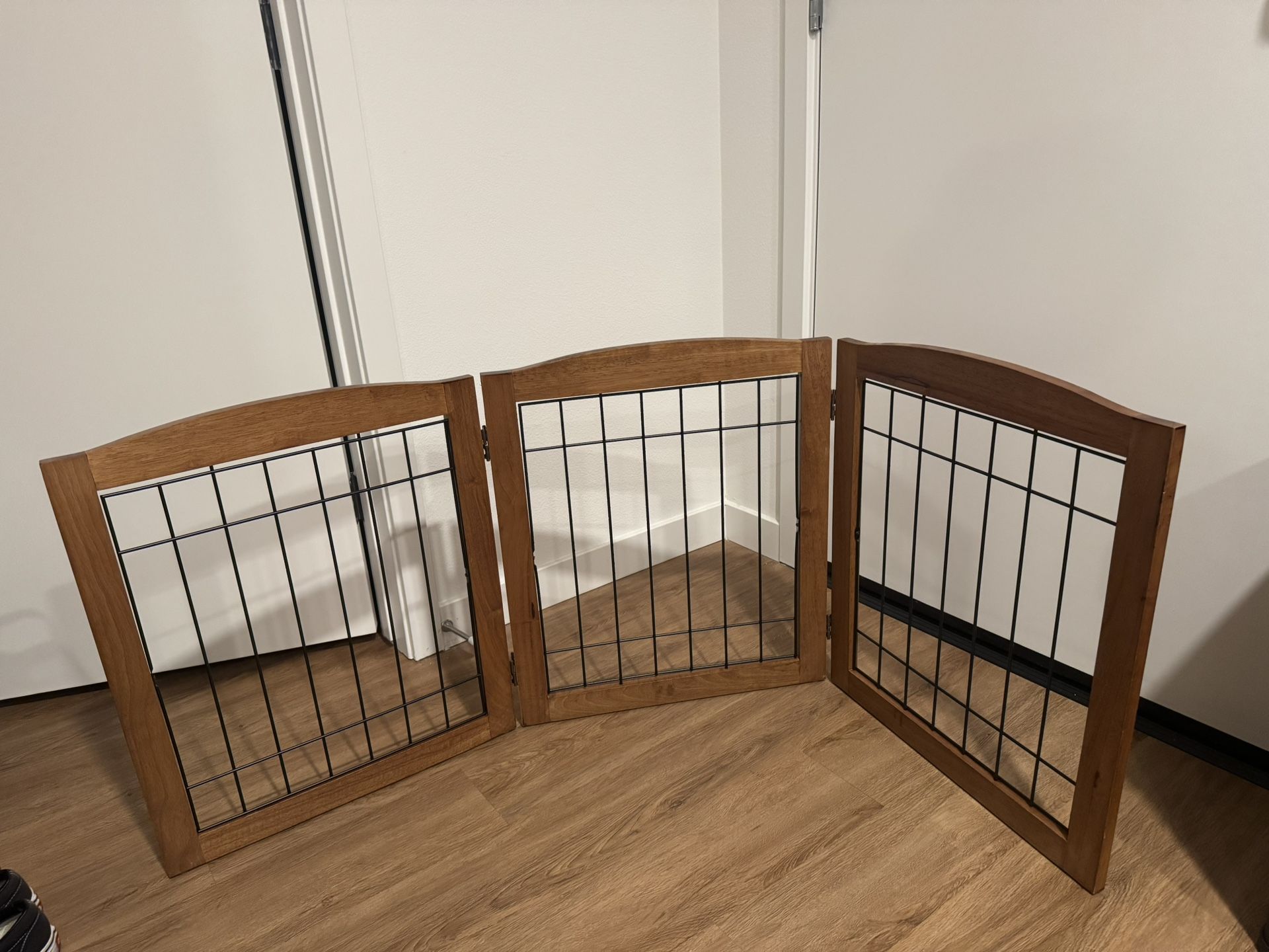 LZRS 3-Panel Freestanding Wooden Dog Gate