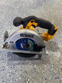 DEWALT 20-volt Circular saw 6-1/2-in Cordless(Battery Not Included and Charger Not Included) 2025