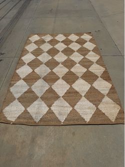 Tan and white checkered jute rug