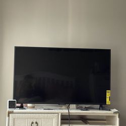 Insignia smart Tv UHD 4k 43 Inch Under Warranty 