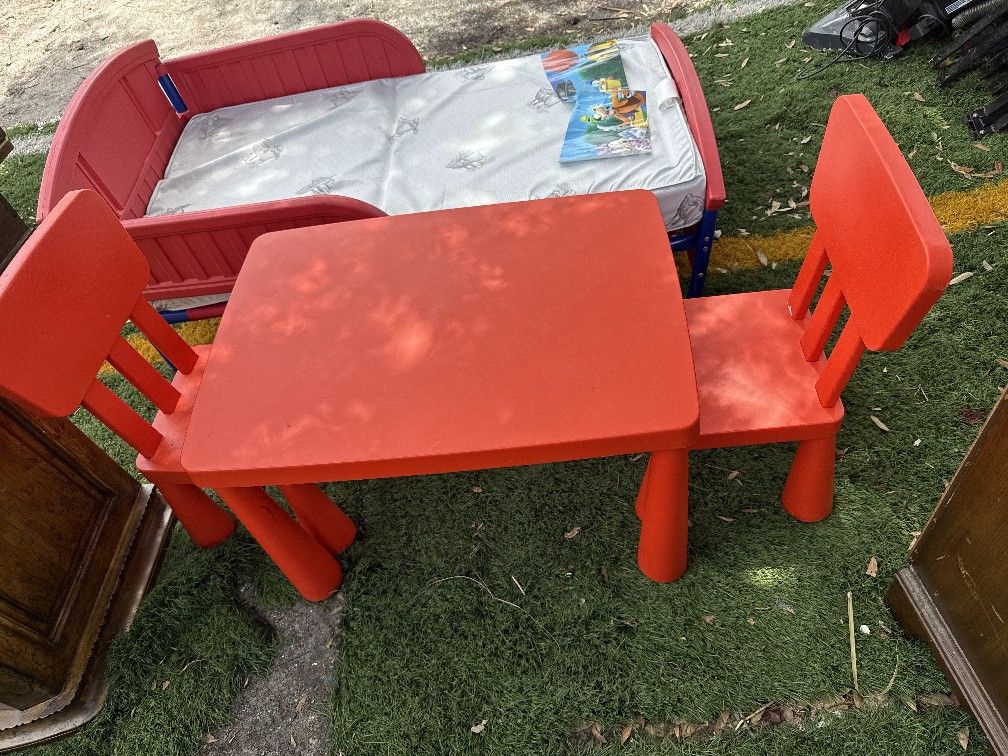 Toddler Bed/Table Set