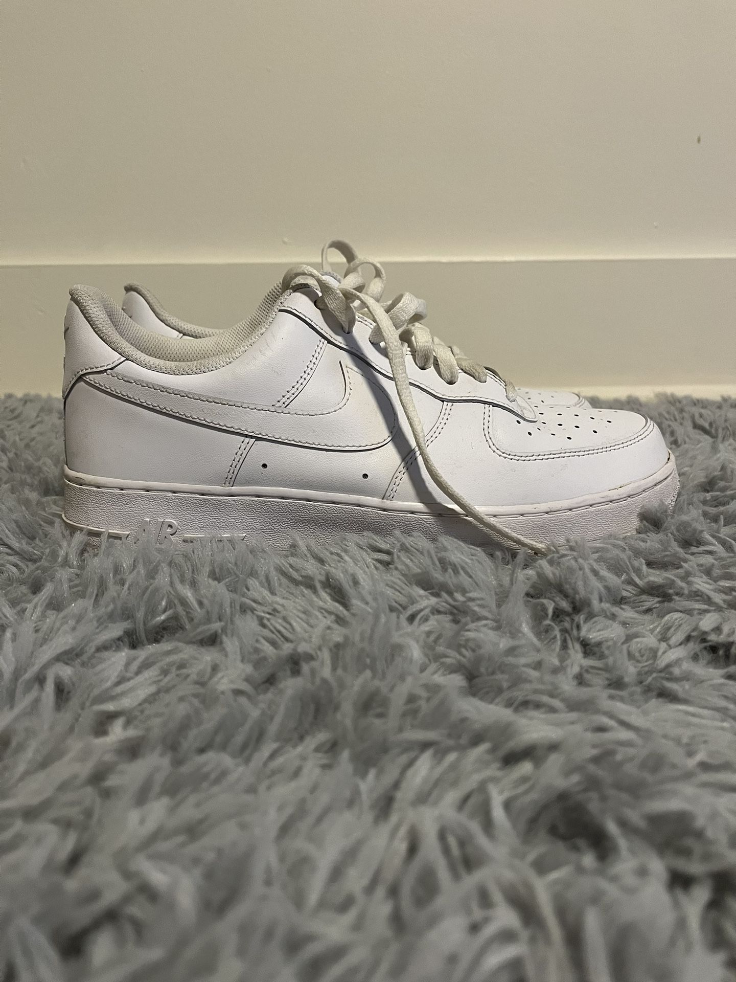 White Nike Airforce 1’s