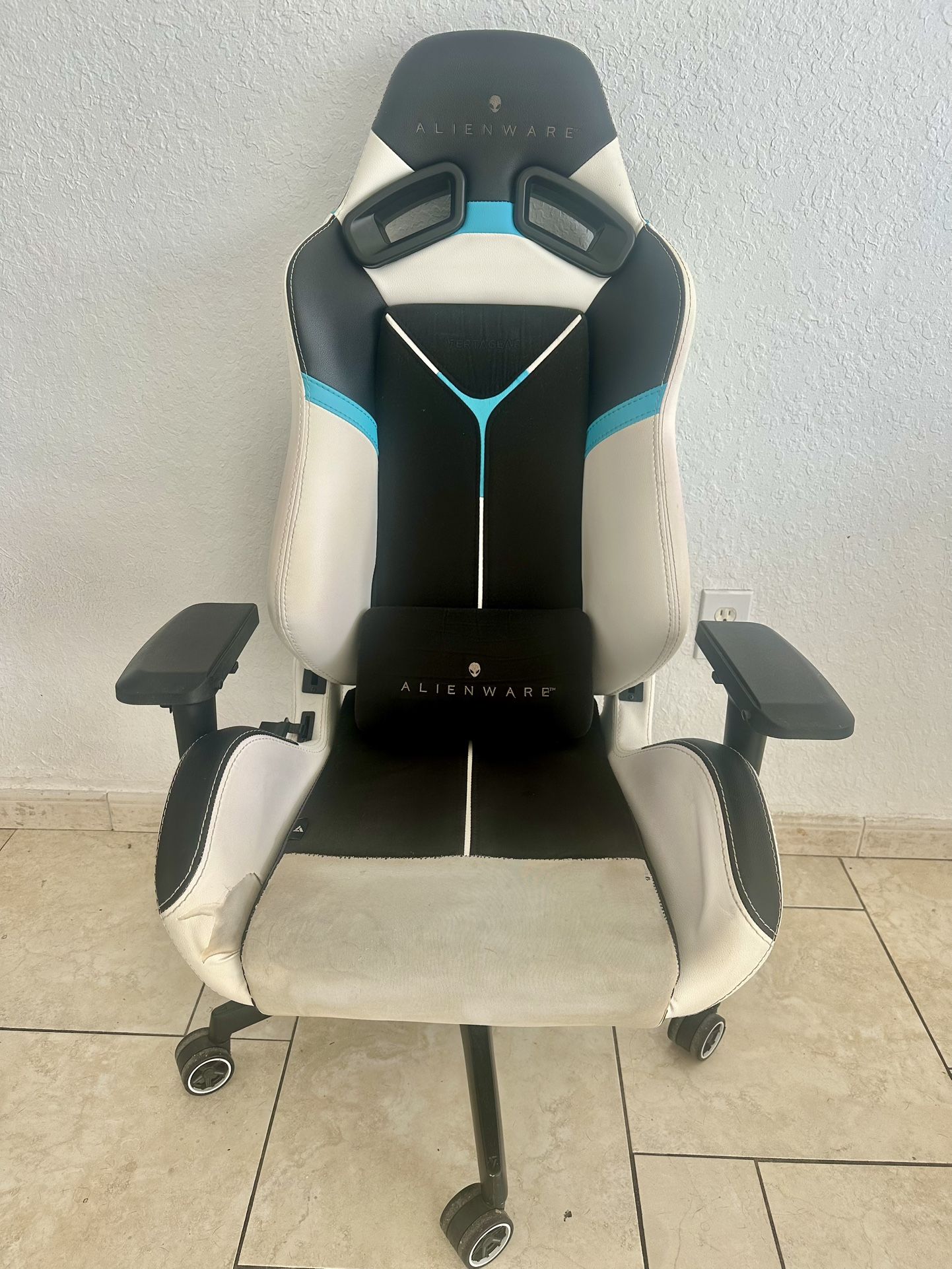 Alienware S5000 Gaming Chair SSILLA Para Juegos for Sale in Medley, FL ...