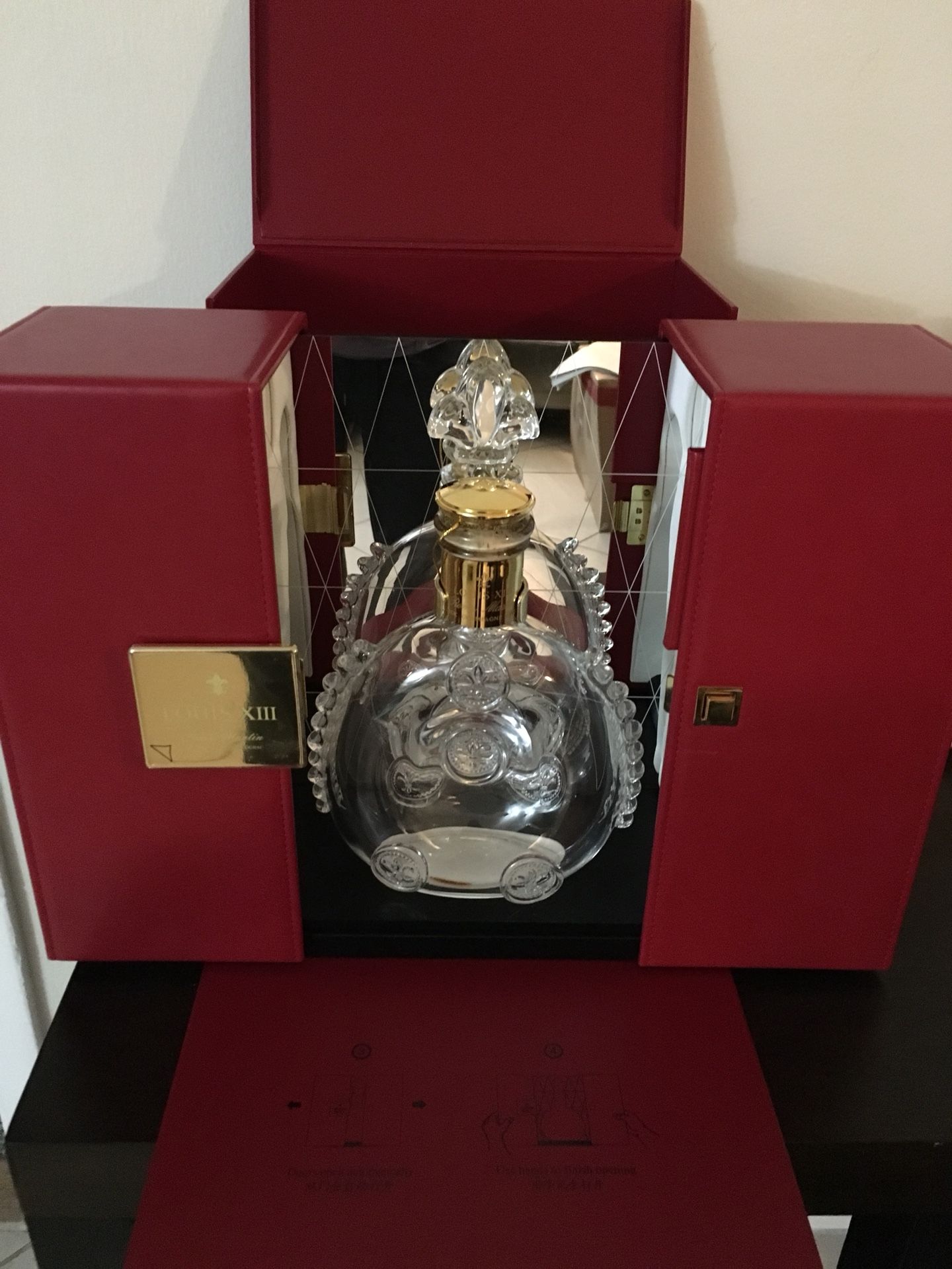 LOUIS XIII REMY MARTIN CRYSTAL BOTTLE WITH BOX