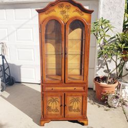 Vintage China Cabinet With Light 