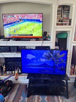 48" LG discolored tv
