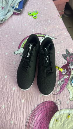 SOFTBALL SHOES