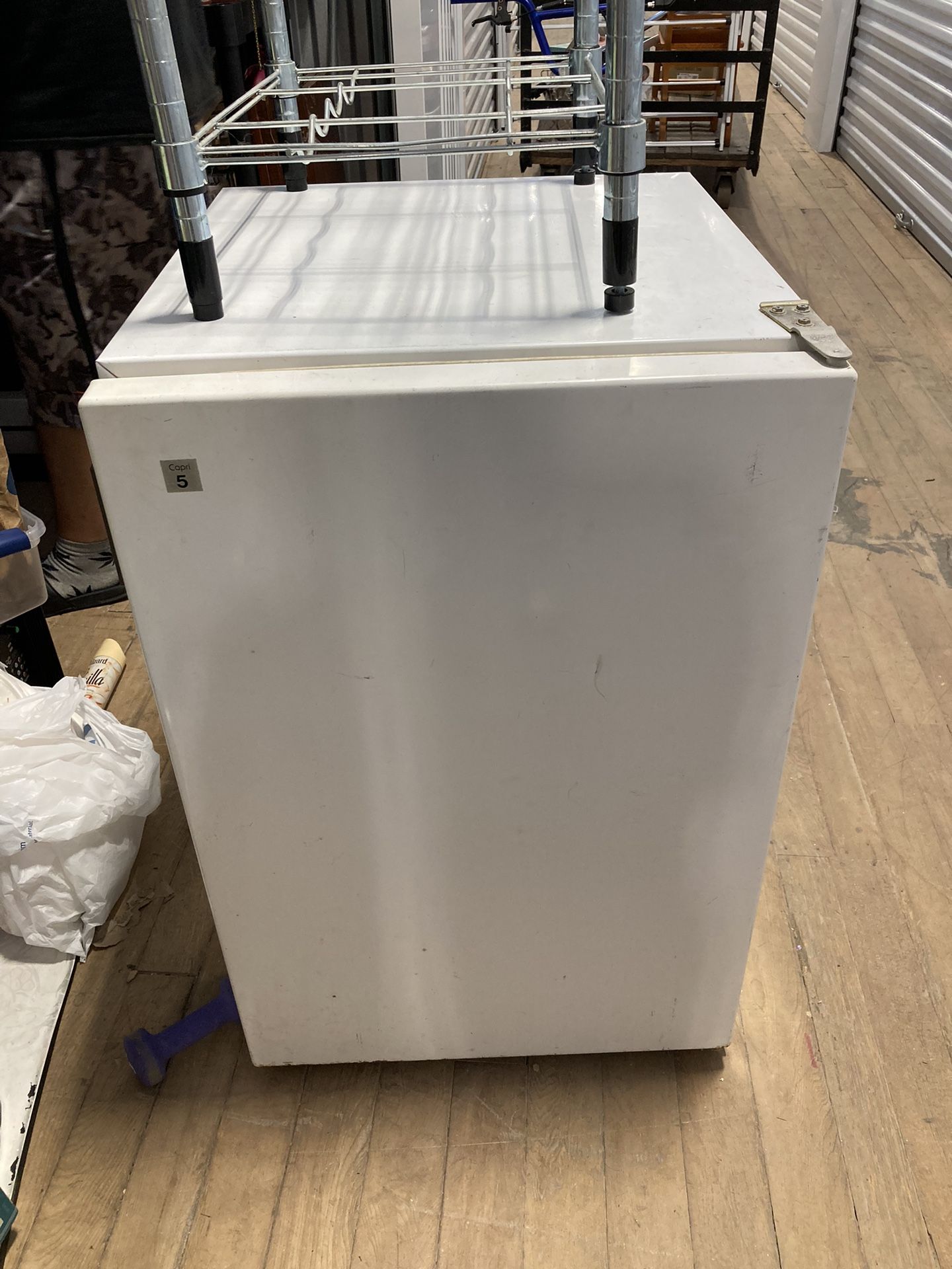 Stand Up Mini Freezer
