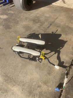 Toyota Prius 2010-15 door handles front and rear R