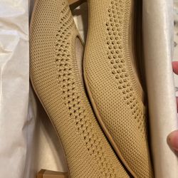 Vivaia Scarlett Pointed-Toe Kitten Heels