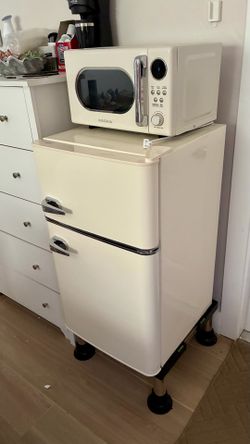 Insignia retro refrigerator and microwave