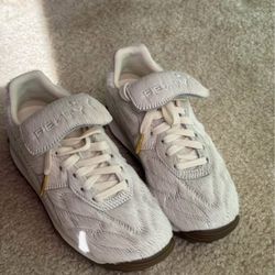 Fenty Puma Size 5,5