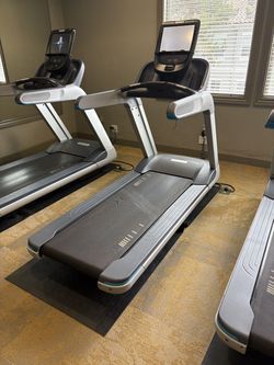 Precor 815 Treadmill with P80 Console LOW HOURS