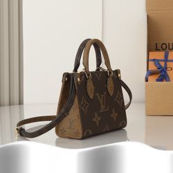 A must-have bag for girls to go out