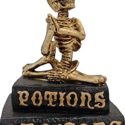 Halloween Ghost Festival Yoga Skeleton Character Decorations Ornaments Skull Resin Crafts (5.9 * 4.7 * 3.1in)