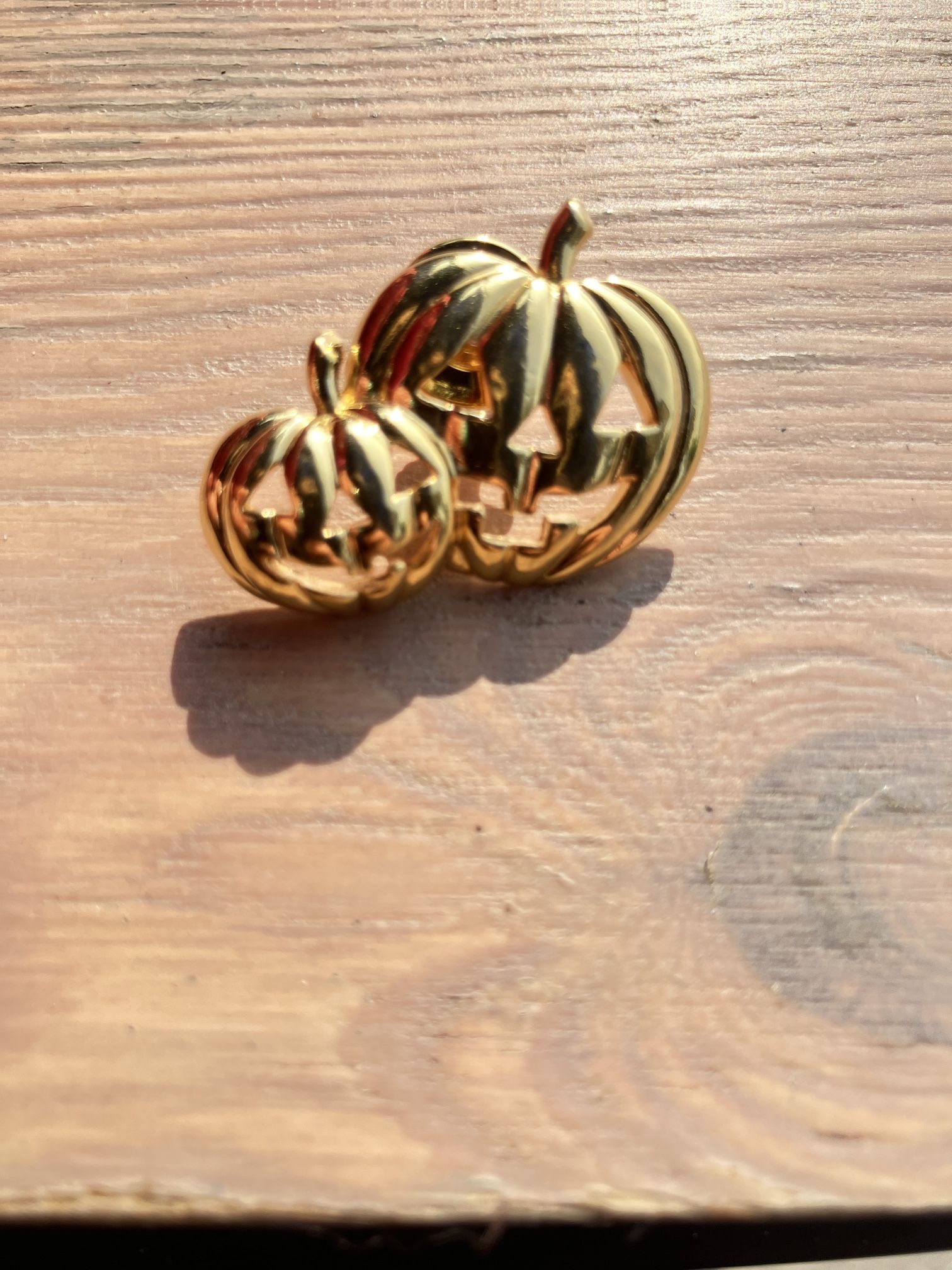 Avon Jack O' Lantern Goldtone Pumpkins Tac Pin 1990