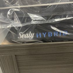 Queen Sealy Hybrid Posturepedic Mattress