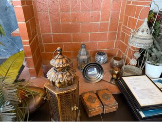 Decor, antiques, restaurant closing