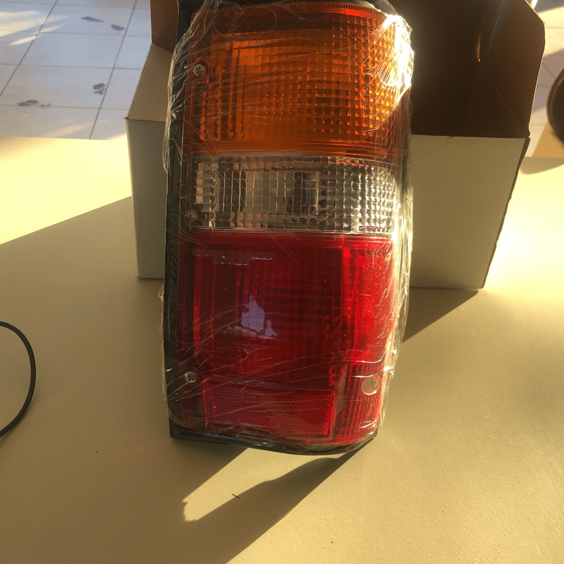 Mitsubishi P/ U 1987 To 1996 Tail Lamp (black) Passenger Side Assembly
