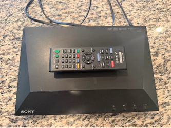 Sony blue ray player with remote.