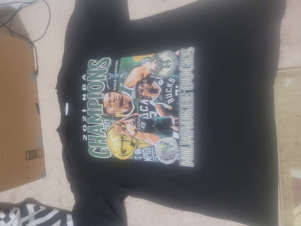 Vintage Milwaukee Bucks Champion Shirt