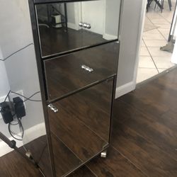 Glass stand (station)