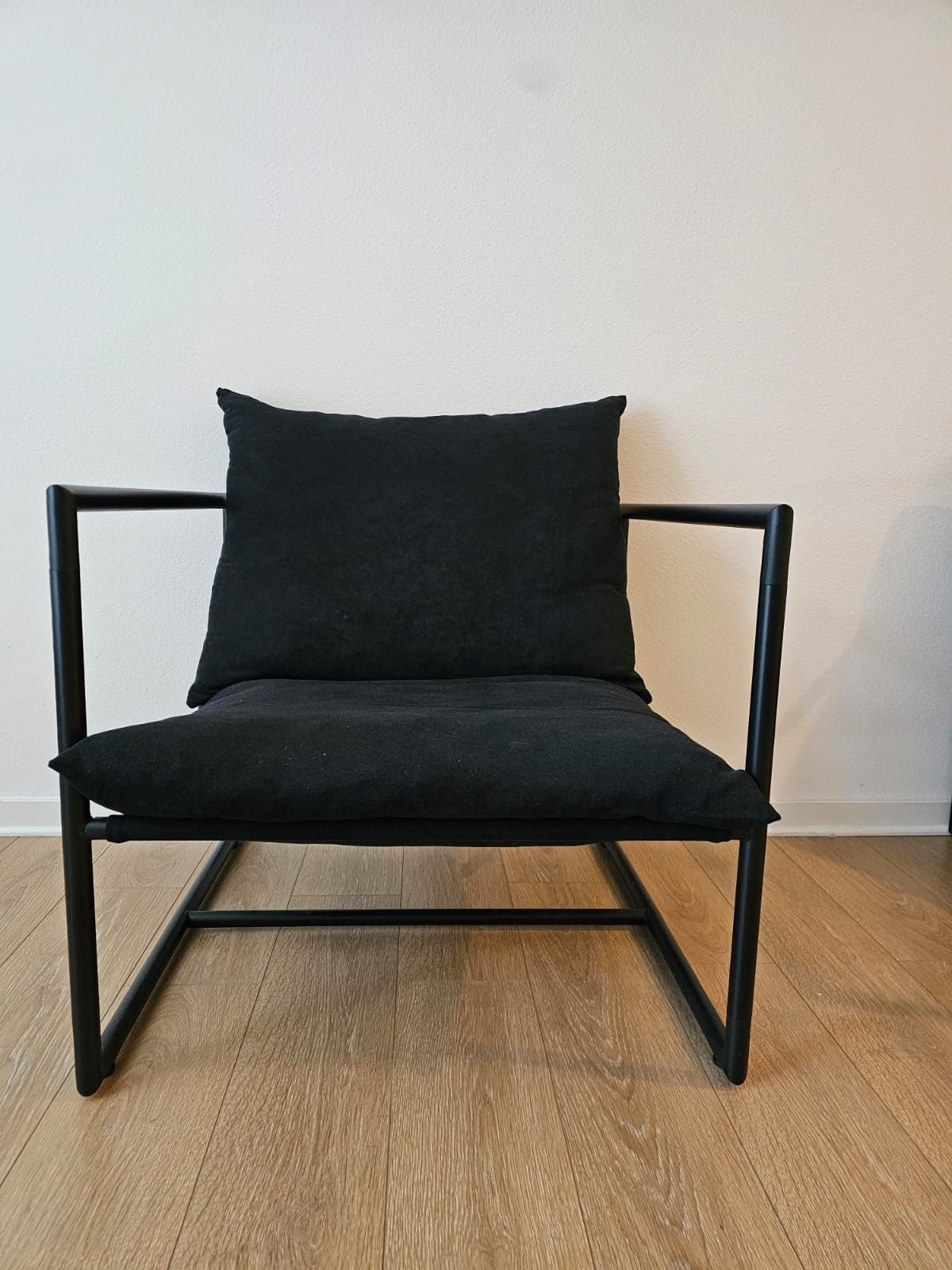 Zinus Aiden Comfy Living Area Chair (10% Extra Off If Buying Set Of 2)