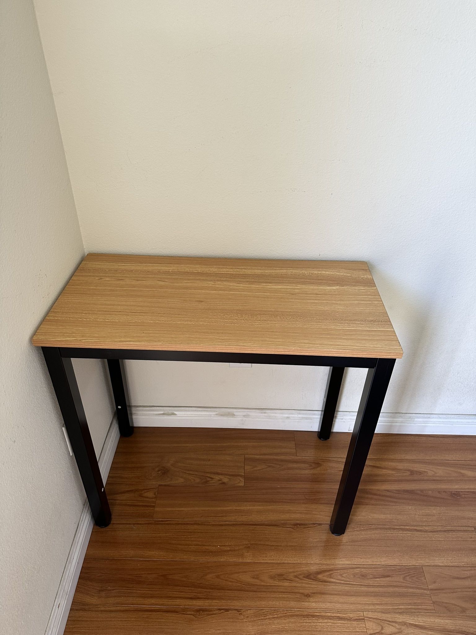 Small Computer Desk (Barely Used)