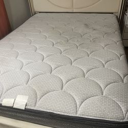 Queen Size Bed Cream And Mattress Queen Size